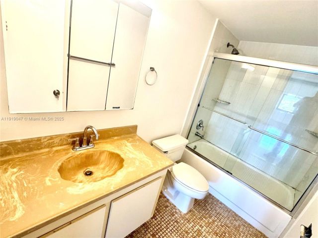1-bedroom condo for sale in Hallandale Beach - 2500 Parkview Dr 1109 - MondialRealty