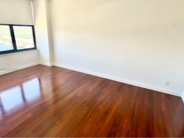 1-bedroom condo for sale in Hallandale Beach - 2500 Parkview Dr 1109 - MondialRealty
