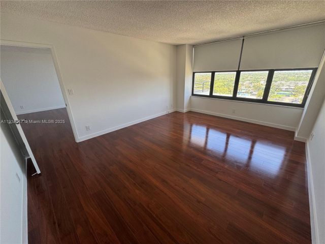 1-bedroom condo for sale in Hallandale Beach - 2500 Parkview Dr 1109 - MondialRealty