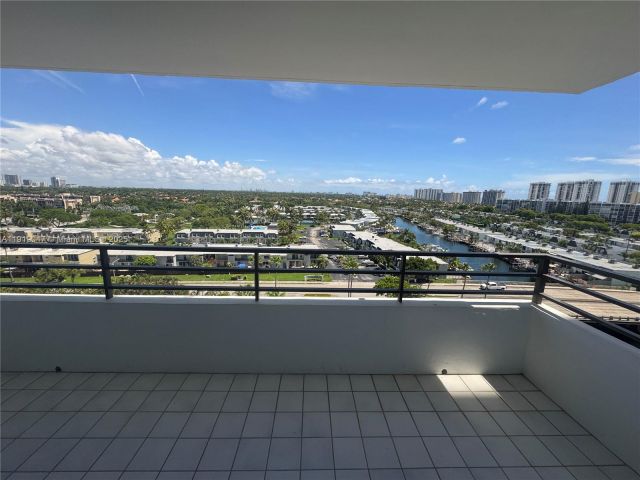 1-bedroom condo for sale in Hallandale Beach - 2500 Parkview Dr 1109 - MondialRealty