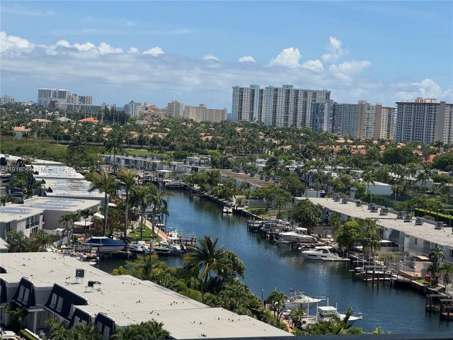 1-bedroom condo for sale in Hallandale Beach - 2500 Parkview Dr 1109 - MondialRealty