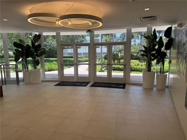 1-bedroom condo for sale in Hallandale Beach - 2500 Parkview Dr 1109 - MondialRealty
