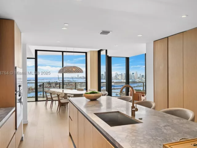 4-bedroom condo for sale in Miami Beach - 500 Alton 3402.03 - MondialRealty