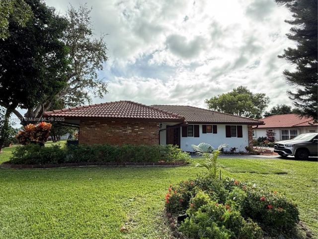 2-bedroom home for sale in Boca Raton - 300 NW 42nd St - MondialRealty