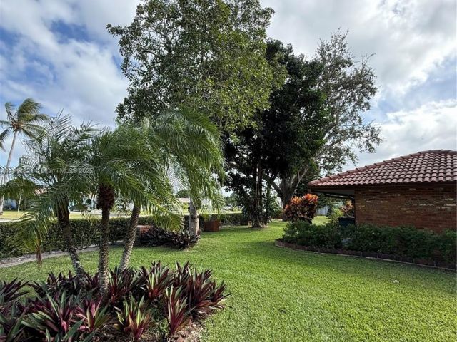 2-bedroom home for sale in Boca Raton - 300 NW 42nd St - MondialRealty