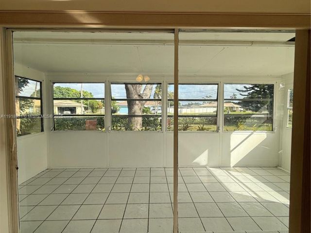 2-bedroom home for sale in Boca Raton - 300 NW 42nd St - MondialRealty