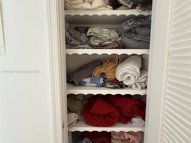 2-bedroom home for sale in Boca Raton - 300 NW 42nd St - MondialRealty