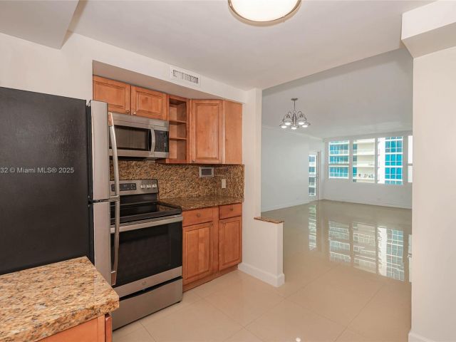 Apartment for rent  Unit #1411 - photo 7435648