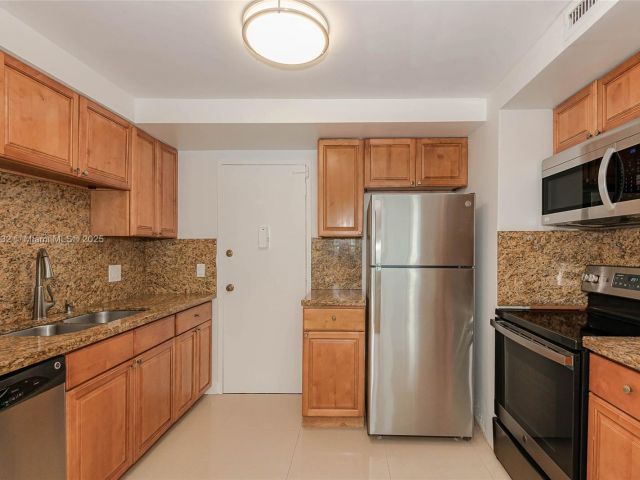 Apartment for rent  Unit #1411 - photo 7435649