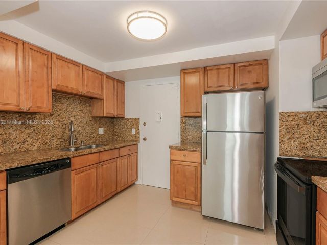 Apartment for rent  Unit #1411 - photo 7435650