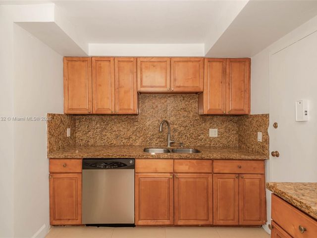 Apartment for rent  Unit #1411 - photo 7435653