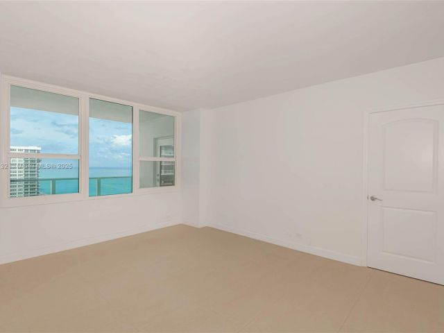 Apartment for rent  Unit #1411 - photo 7435655