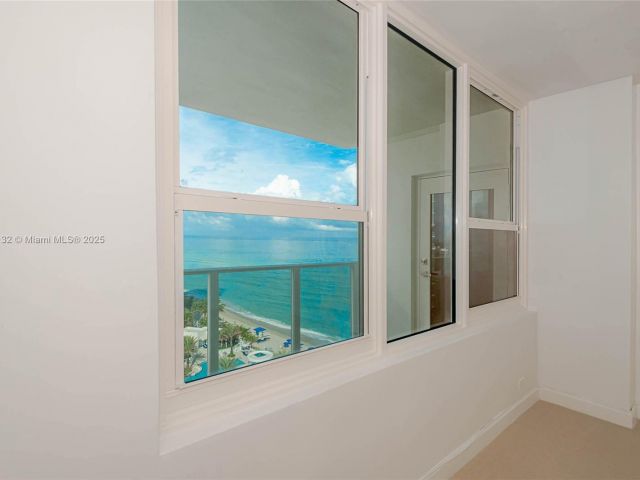 Apartment for rent  Unit #1411 - photo 7435656