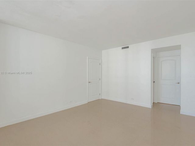 Apartment for rent  Unit #1411 - photo 7435658