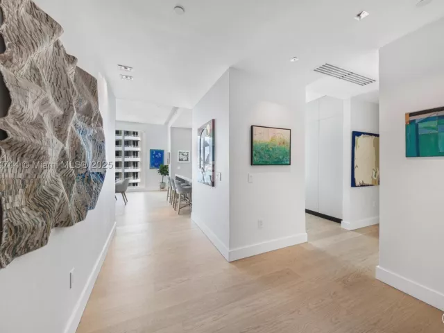 2-bedroom condo for sale in Miami - 900 Brickell Key Blvd 1403 - MondialRealty