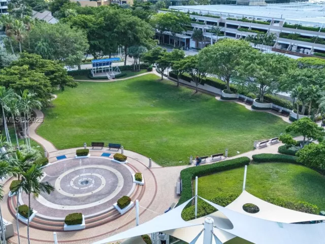 2-bedroom condo for sale in Miami - 900 Brickell Key Blvd 1403 - MondialRealty