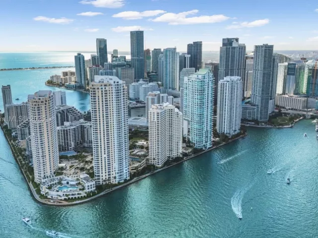 2-bedroom condo for sale in Miami - 900 Brickell Key Blvd 1403 - MondialRealty