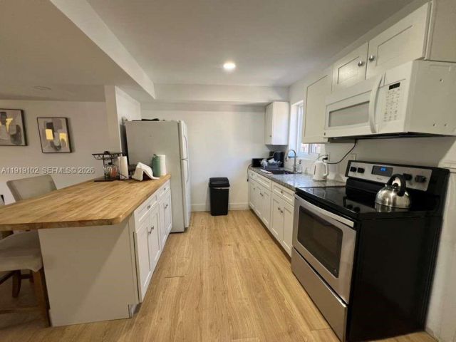 Home for rent at 1480 NE 151st St 101 - photo 7449200