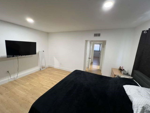 Home for rent at 1480 NE 151st St 101 - photo 7449209