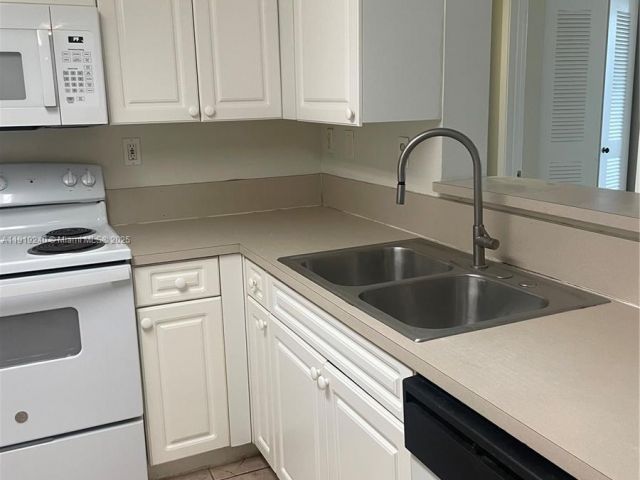 Apartment for sale  Unit #1607 - photo 7437262