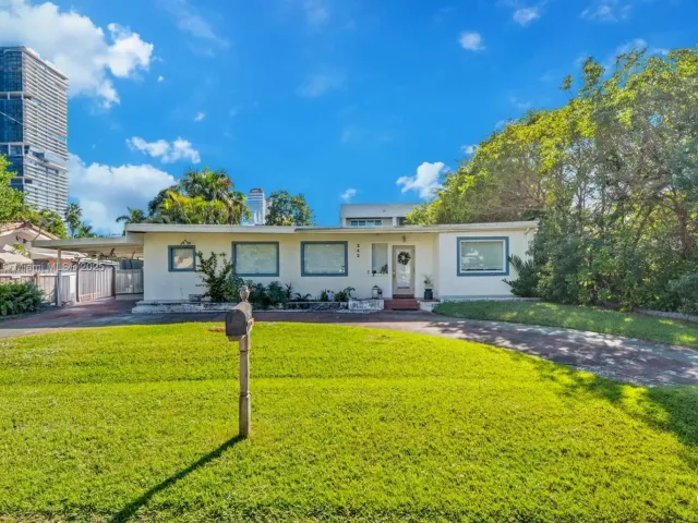 2-bedroom home for sale in Sunny Isles Beach - 242 189th St - MondialRealty