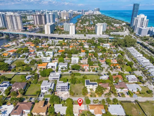 2-bedroom home for sale in Sunny Isles Beach - 242 189th St - MondialRealty
