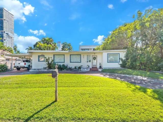 2-bedroom home for sale in Sunny Isles Beach - 242 189th St - MondialRealty