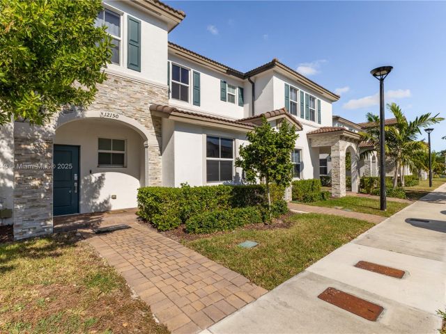 3-bedroom home for rent in Miami - 12150 NW 23rd Ct 0 - MondialRealty