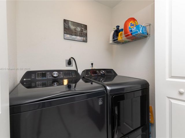 3-bedroom home for rent in Miami - 12150 NW 23rd Ct 0 - MondialRealty