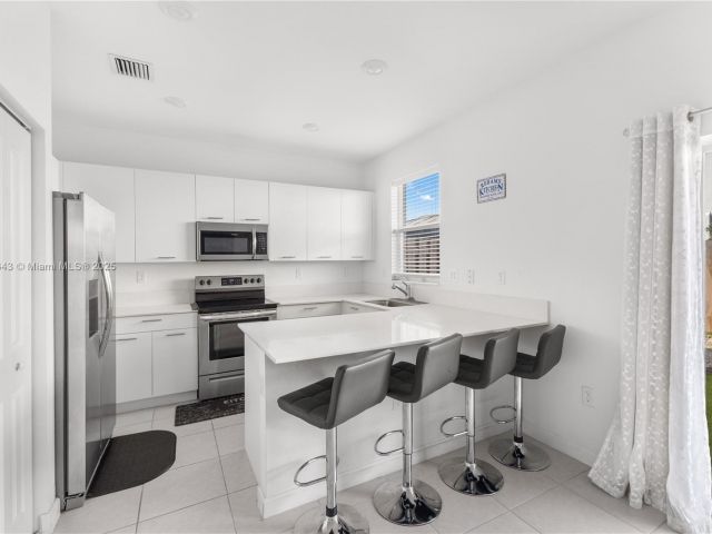 3-bedroom home for rent in Miami - 12150 NW 23rd Ct 0 - MondialRealty