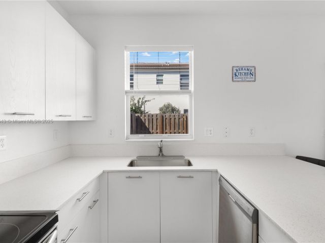 3-bedroom home for rent in Miami - 12150 NW 23rd Ct 0 - MondialRealty