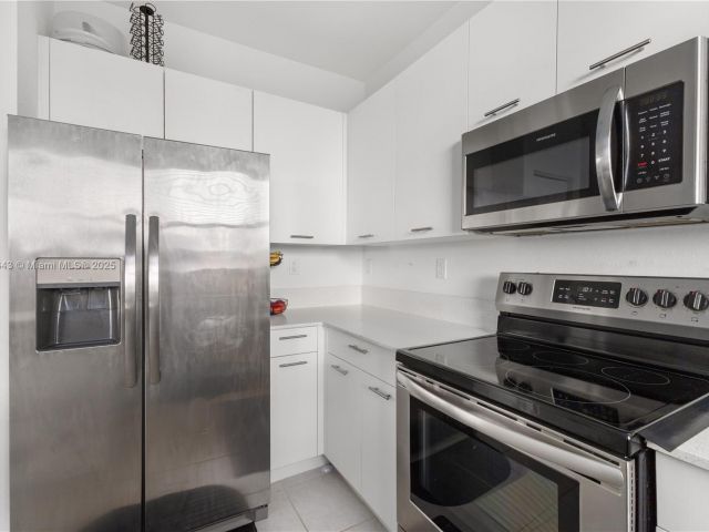 3-bedroom home for rent in Miami - 12150 NW 23rd Ct 0 - MondialRealty