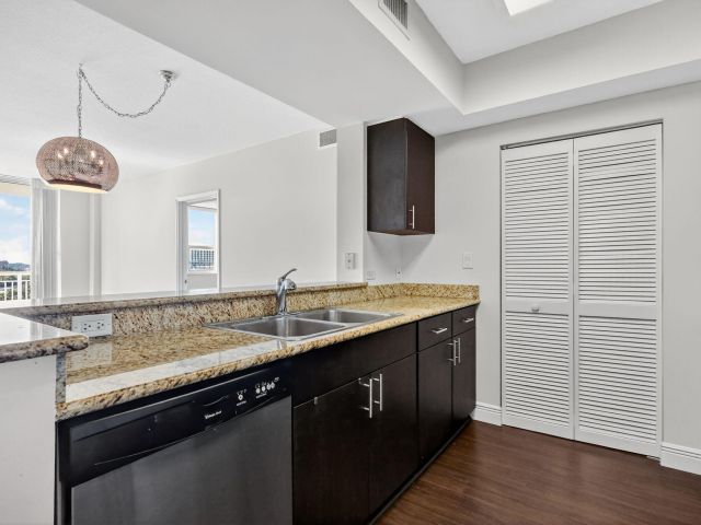 Apartment for sale  Unit #605 - photo 6827695