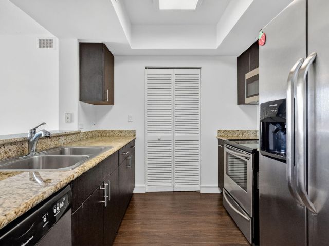 Apartment for sale  Unit #605 - photo 6827697