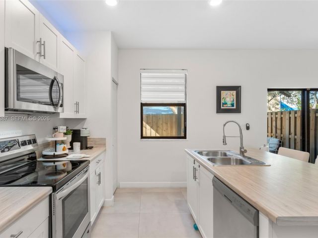 3-bedroom home for sale in Homestead - 28742 SW 134th Ct - MondialRealty