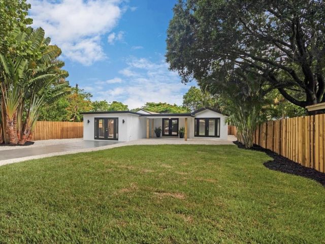 Home for sale at 537 NE 14th Court - photo 6827147