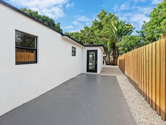 Home for sale at 537 NE 14th Court - photo 6827148