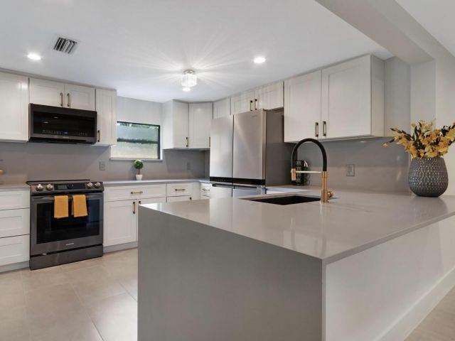 Home for sale at 537 NE 14th Court - photo 6827152