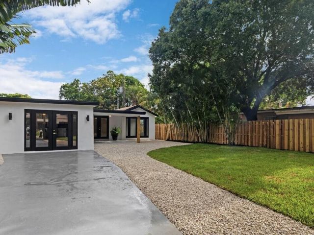 Home for sale at 537 NE 14th Court - photo 6827153