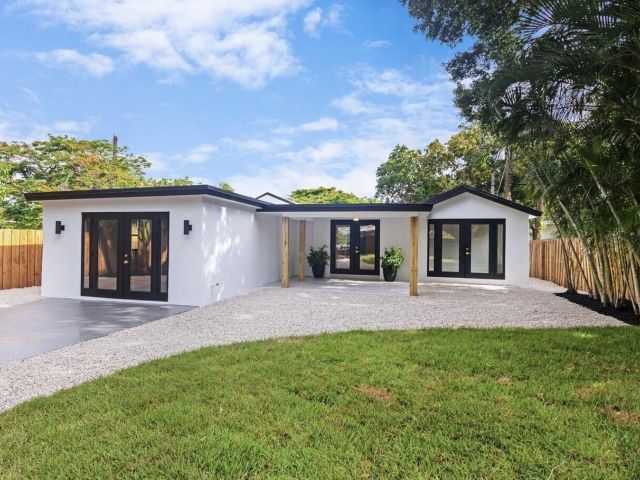 Home for sale at 537 NE 14th Court - photo 6827154