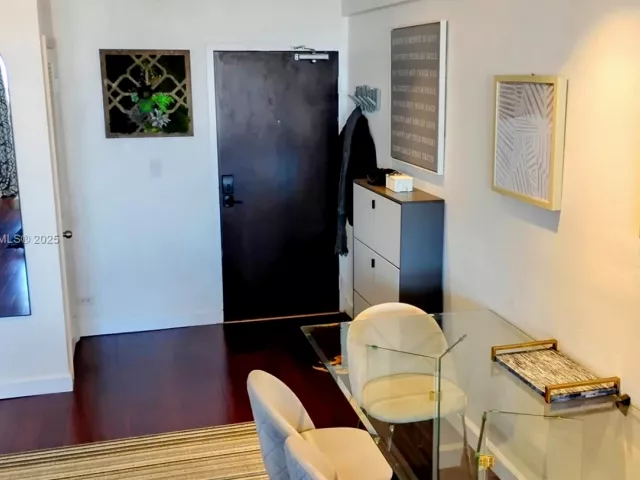1-bedroom condo for rent in Miami Beach - 1500 Bay Rd 1002S - MondialRealty