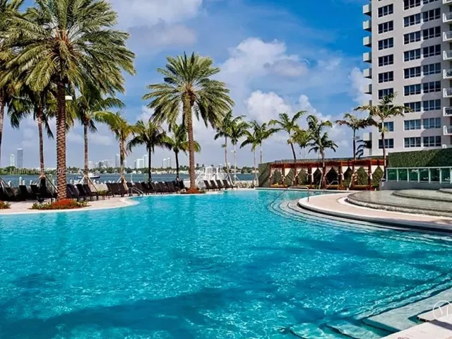 1-bedroom condo for rent in Miami Beach - 1500 Bay Rd 1002S - MondialRealty