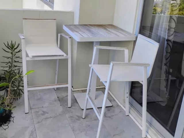 1-bedroom condo for rent in Miami Beach - 1500 Bay Rd 1002S - MondialRealty