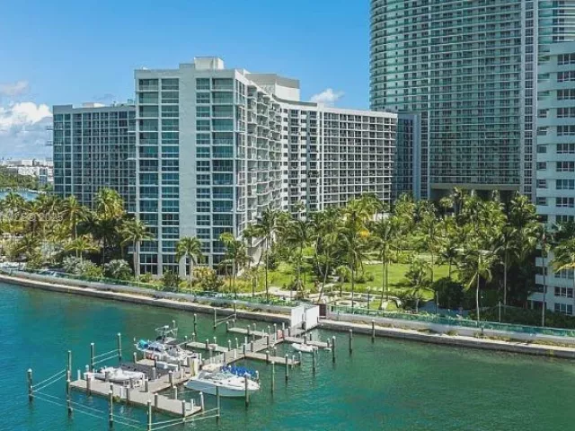 1-bedroom condo for rent in Miami Beach - 1500 Bay Rd 1002S - MondialRealty