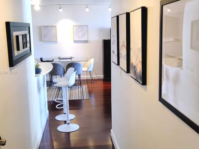 1-bedroom condo for rent in Miami Beach - 1500 Bay Rd 1002S - MondialRealty