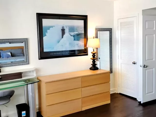 1-bedroom condo for rent in Miami Beach - 1500 Bay Rd 1002S - MondialRealty