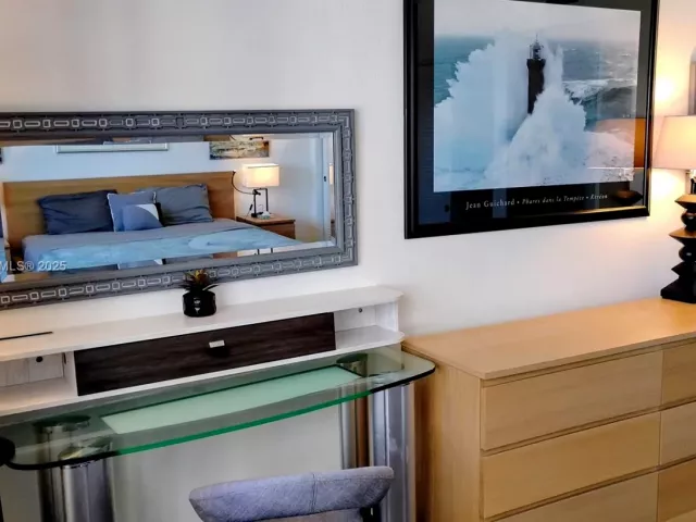 1-bedroom condo for rent in Miami Beach - 1500 Bay Rd 1002S - MondialRealty