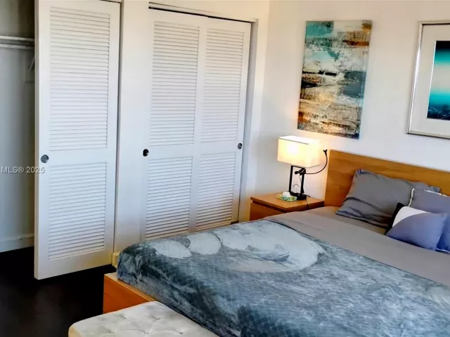 1-bedroom condo for rent in Miami Beach - 1500 Bay Rd 1002S - MondialRealty