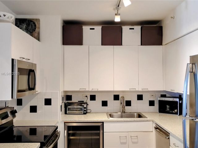 Apartment for rent  Unit #1002S - photo 6840304