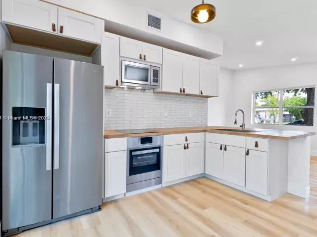 3-bedroom home for sale in North Miami - 75 NW 125th St - MondialRealty